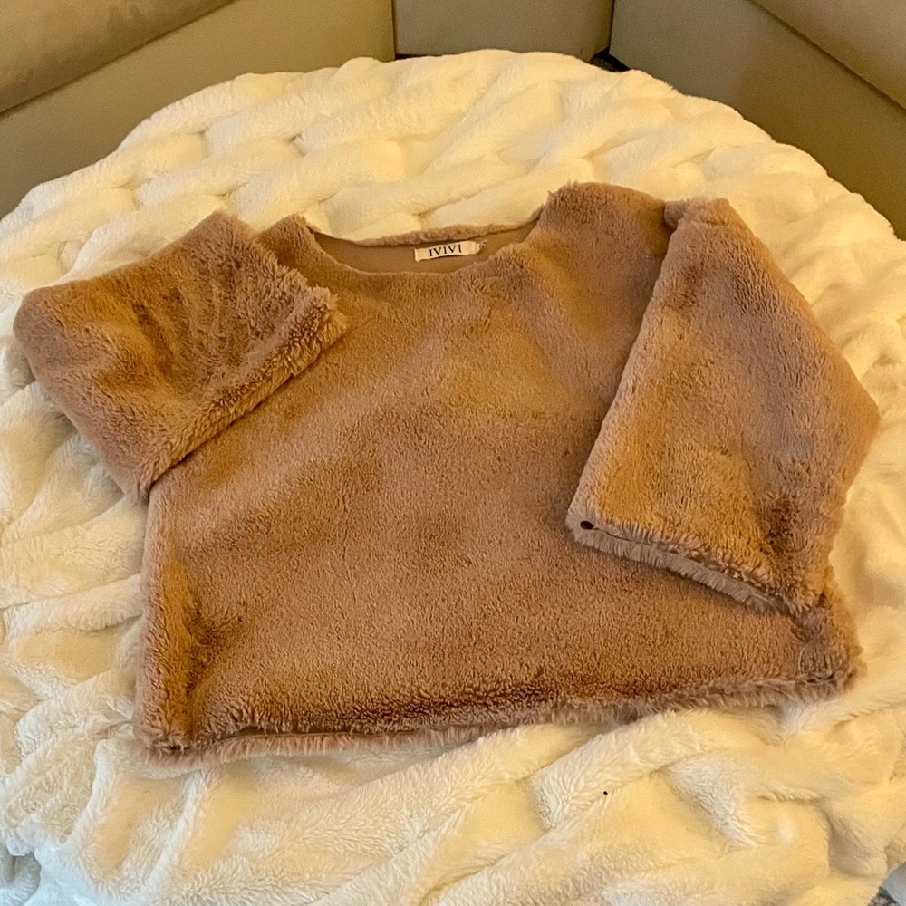 IVIVI Tan Faux Fur Top Sz M